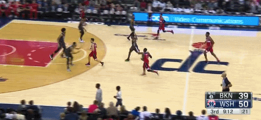 沃尔命中反击三分