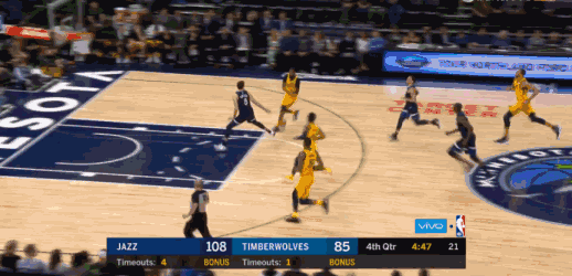 米切尔反击上篮