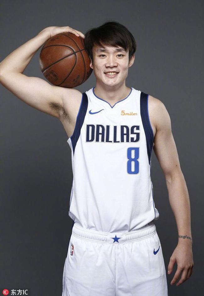 丁彦雨航拍定妆照