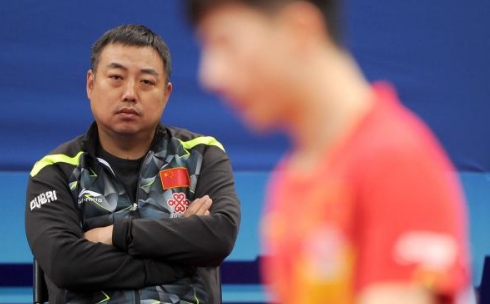 2017年4月14日，江苏无锡，2017亚洲乒乓球锦标赛男单第3轮，主教练刘国梁。 东方IC 资料图