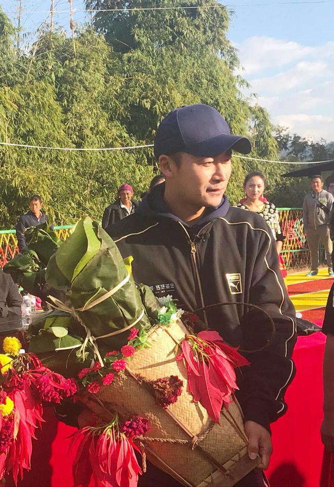  ¨王子>高雷雷陇川公益行与师生互动【¨陇川县】 享受景颇族最高