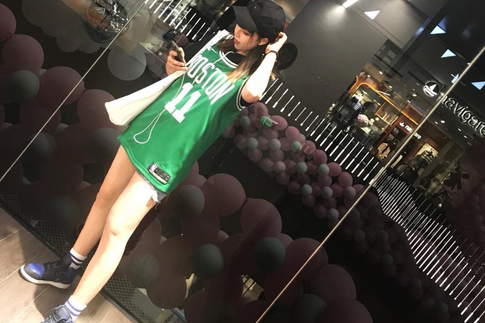 喜欢欧文的长腿小迷妹