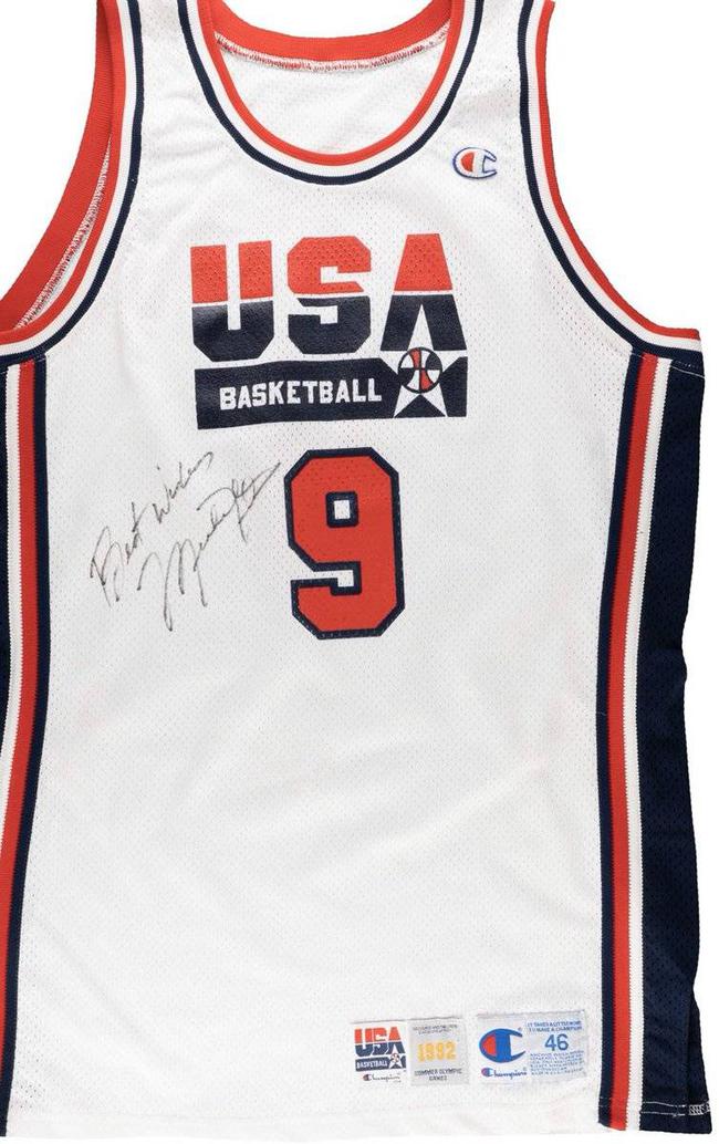 乔丹梦一签名球衣被拍卖成交价达216万美元