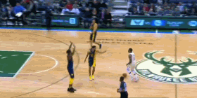 血布最后时刻压哨三分