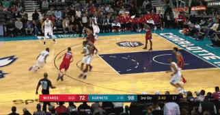 霍华德空接暴扣