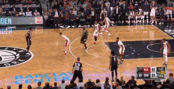 丁翁迪飞速突破暴扣