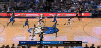 鲍威尔空接暴扣