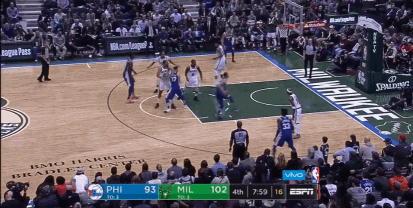 西蒙斯突破暴扣