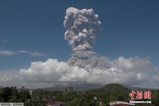 马荣火山持续喷发