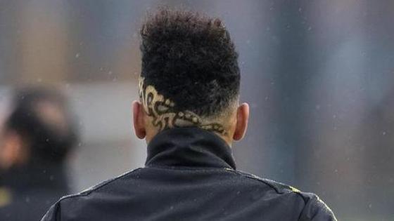 奥巴梅扬又换发型了！