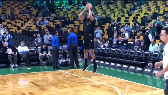 贾巴里帕克热身练三分