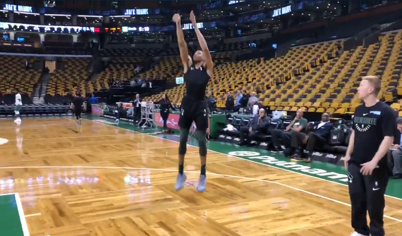 字母哥赛前热身练中投