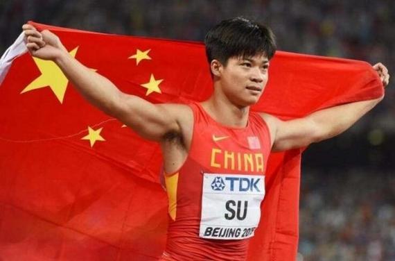 苏炳添起跑完胜博尔特,苏炳添前50米领先,但博