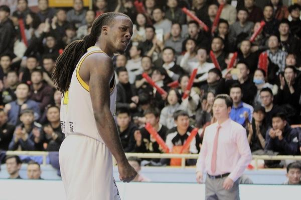 广厦主场不敌辽宁