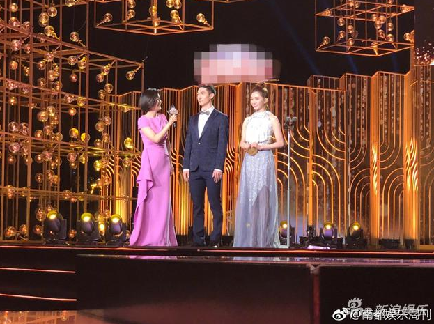 武大靖为江疏影颁奖