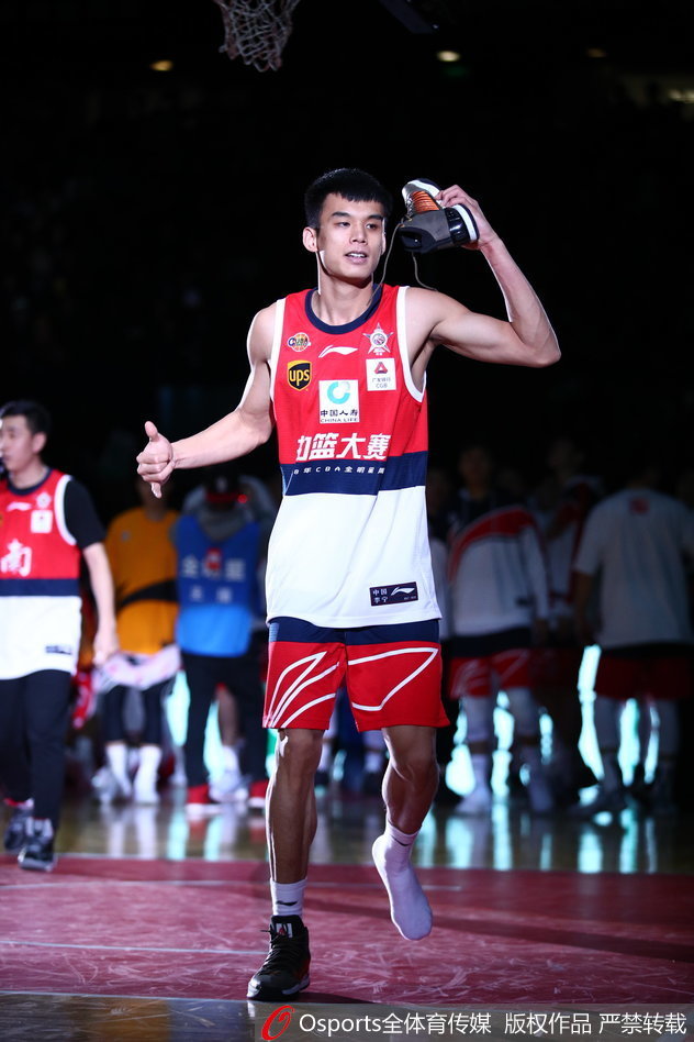 张健豪激动庆祝