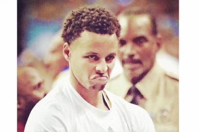 库里被爆头很不开心