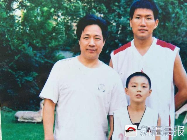 胡明轩出生在乌鲁木齐