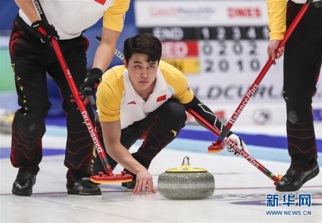 中国队员姜东旭掷壶