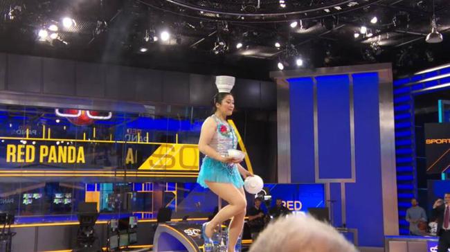 牛荣的独轮车表演