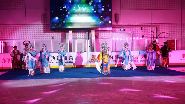 贺岁杯全国青少年冰球联赛开幕式今天在北京隆重举行