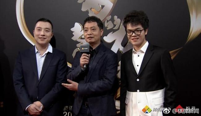 古力的衣领与柯洁的发型,眉毛吸引了棋迷的目光