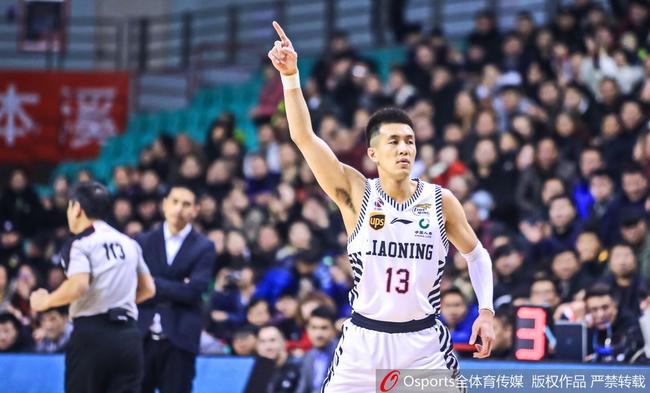 郭艾伦今晚贡献25分5篮板9助攻