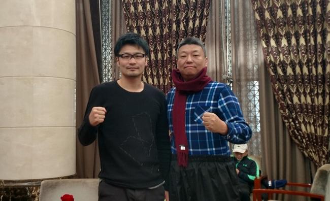 日本传奇名将佐藤嘉洋(左)与周超