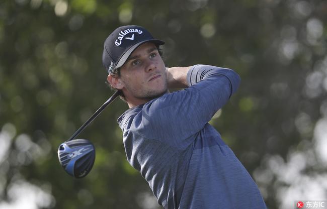 皮特斯半程领先