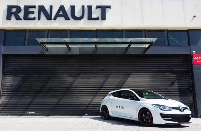 Megané R.S.16拥有特别为它设计的车身拉花 _CR_0004