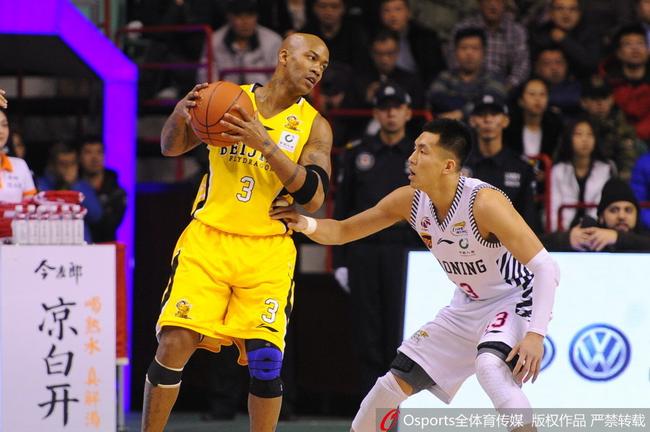 郭艾伦与马布里对位