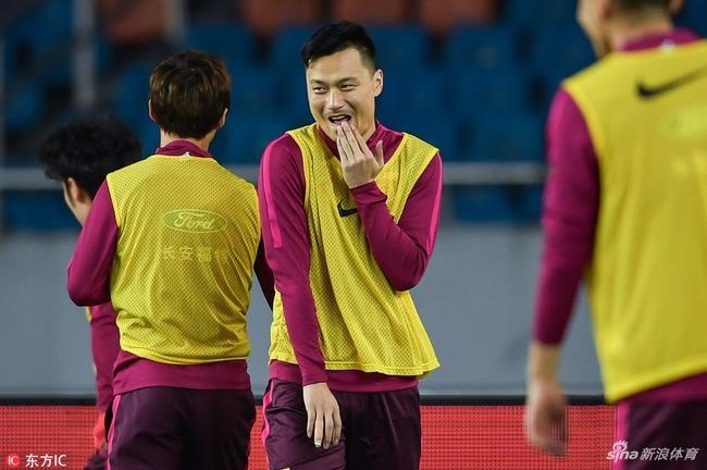 郜林在训练中也顽皮的一面