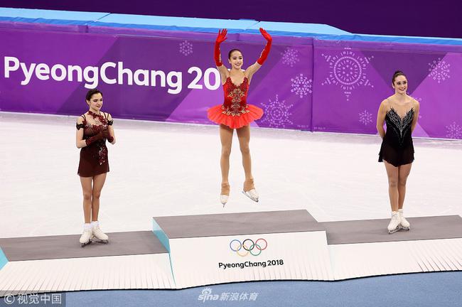 扎吉托娃站上奥运冠军领奖台