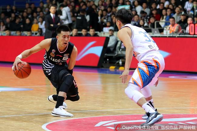 郭艾伦帮助辽宁队击败上海