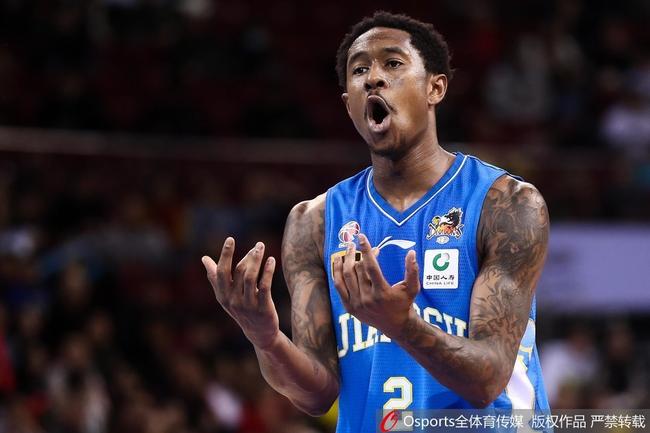 江苏队目前战绩与排名第一的广厦队相同