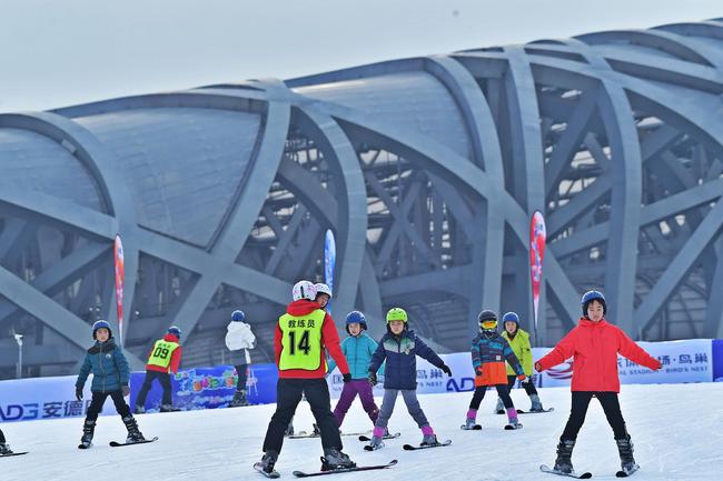 鸟巢北侧附场滑雪场正式对外迎客
