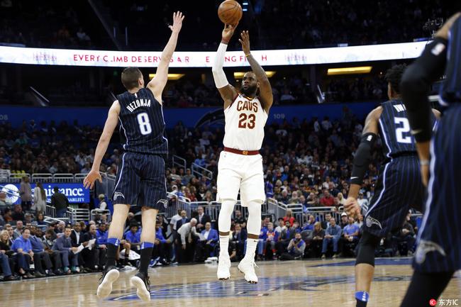 詹姆斯轻松拿下准三双