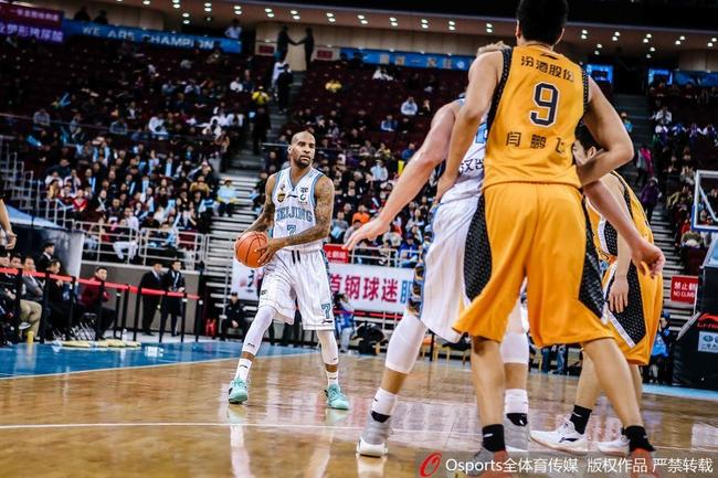 杰克逊此役砍下32分5个篮板12次助攻