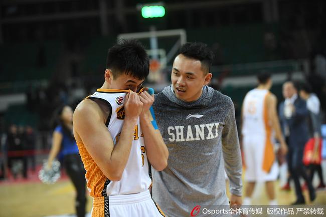 山西男篮主场战胜深圳