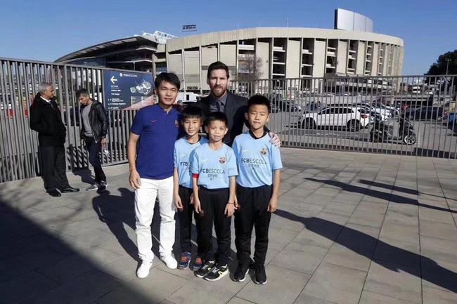 中国三小将诺坎普出席小马哥告别会