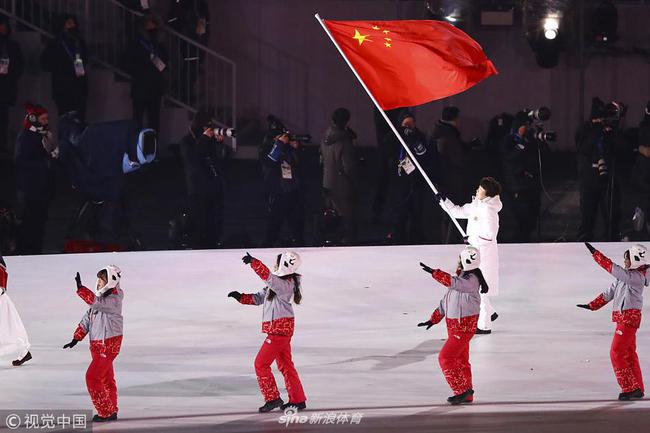 中国代表团入场
