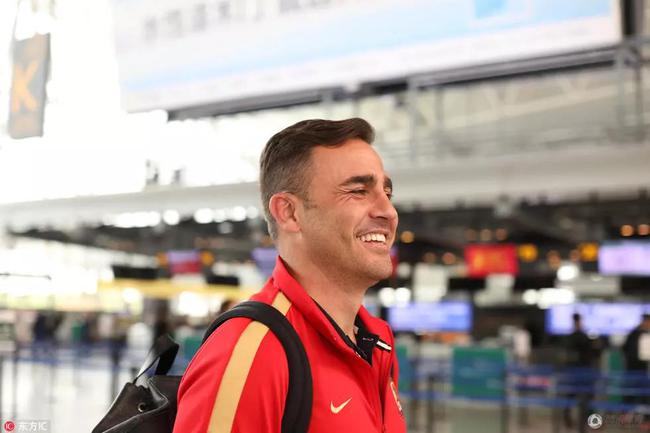 卡纳瓦罗轻松出征