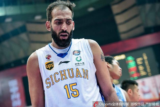 哈达迪因为一个不理智动作先后被罚款15万元