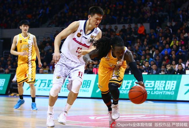 在严密的防守下，福特森今天手感不佳