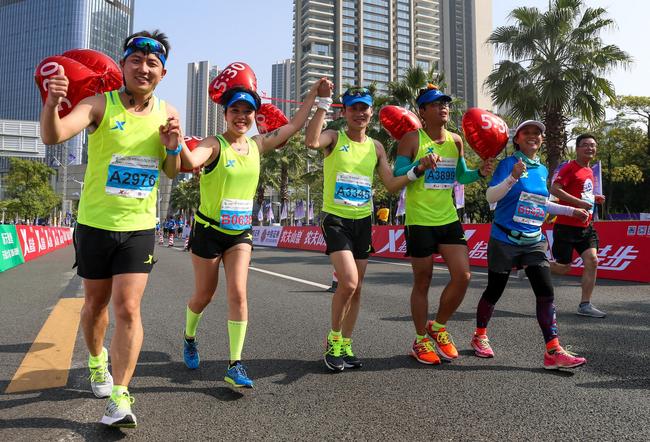 深圳"宝马"上瘾开跑 南粤马拉松超级周末起航