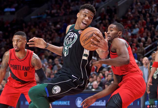 字母哥对上双枪