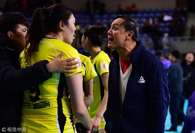 郑宗源教练与王一梅赛后一幕