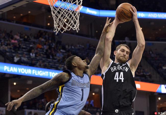 泽勒被送至雄鹿