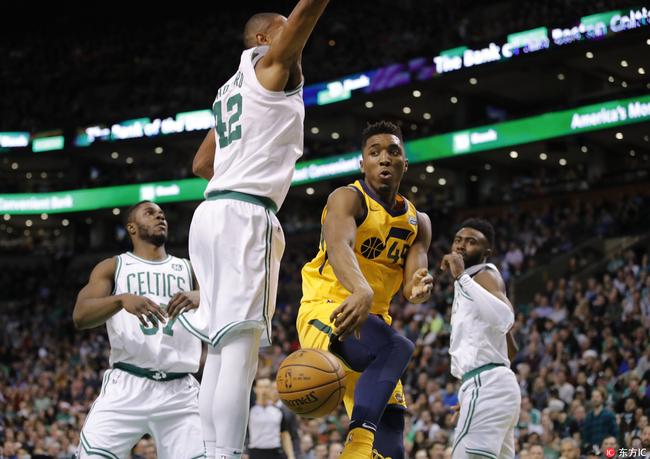 米切尔关键三分率队取胜