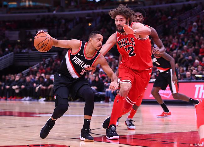 CJ砍32分开拓者险胜